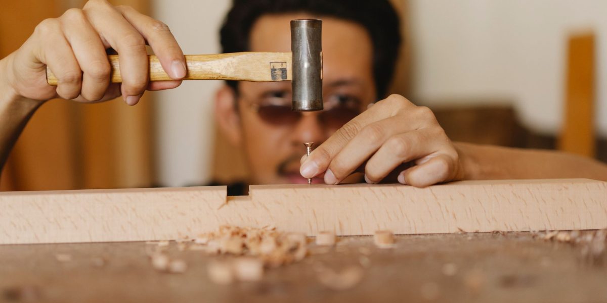Invoicing software for carpenters Belgium 2026 — Ledgerly